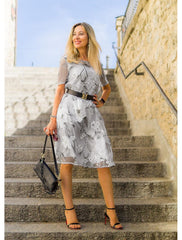 Vestido midi de cuello redondo de malla con estampado floral