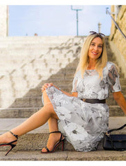 Vestido midi de cuello redondo de malla con estampado floral