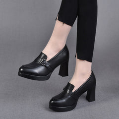Zapatos de tacón alto de piel versátiles