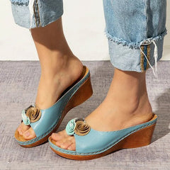 Sandalias cómodas de piel con diseño floral liso para mujer